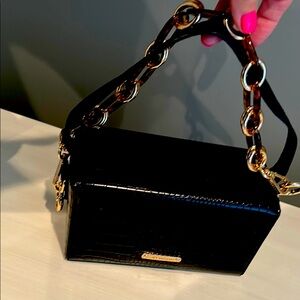Elegant Black Croc-Embossed Handbag with Gold Chain